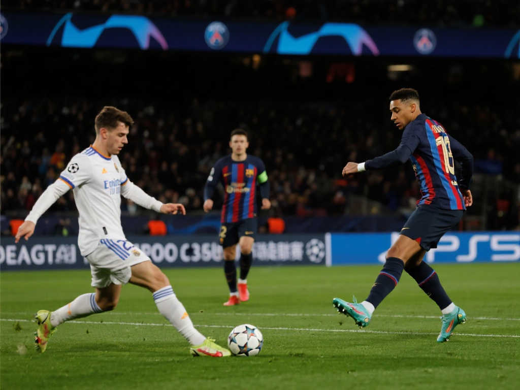 在与众多高 在与众多高